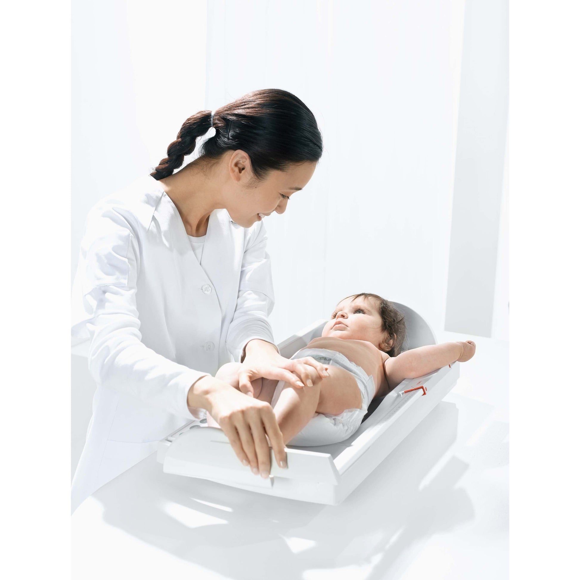 Lavender seca 336 - Baby Scale with Flat Weighing Tray and Optional Measuring Rod