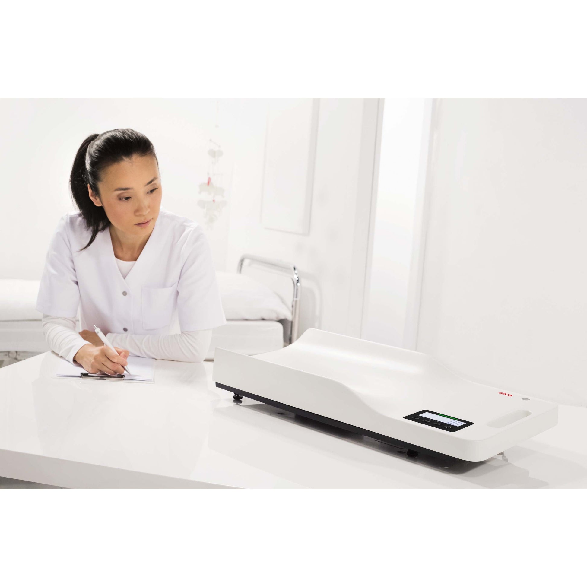 Antique White seca 336 i - EMR-validated baby scale with Wi-Fi function (Class III medically approved)