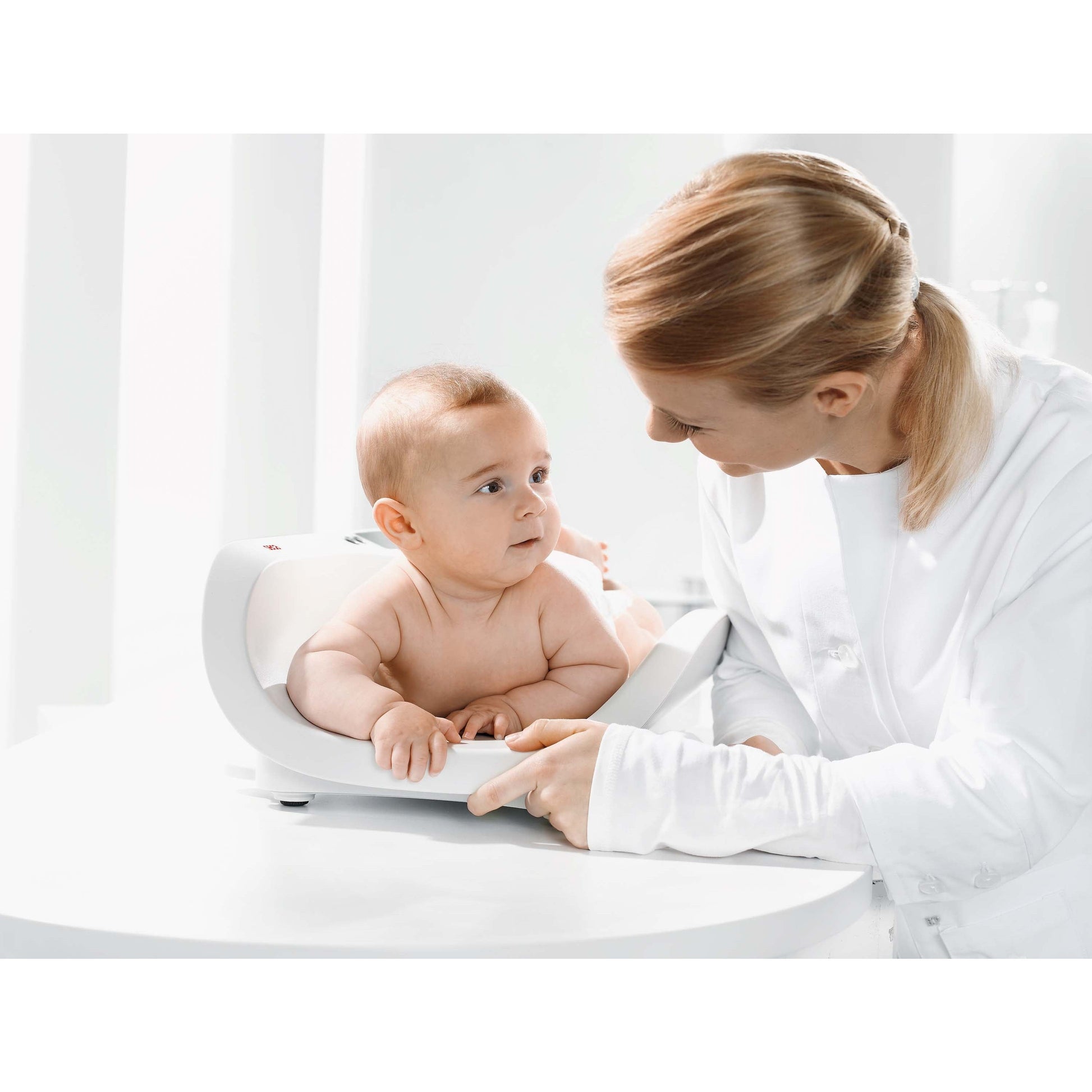 Antique White seca 376 - Baby Scale with Extra Large Weighing Tray [Class III Medically Approved]