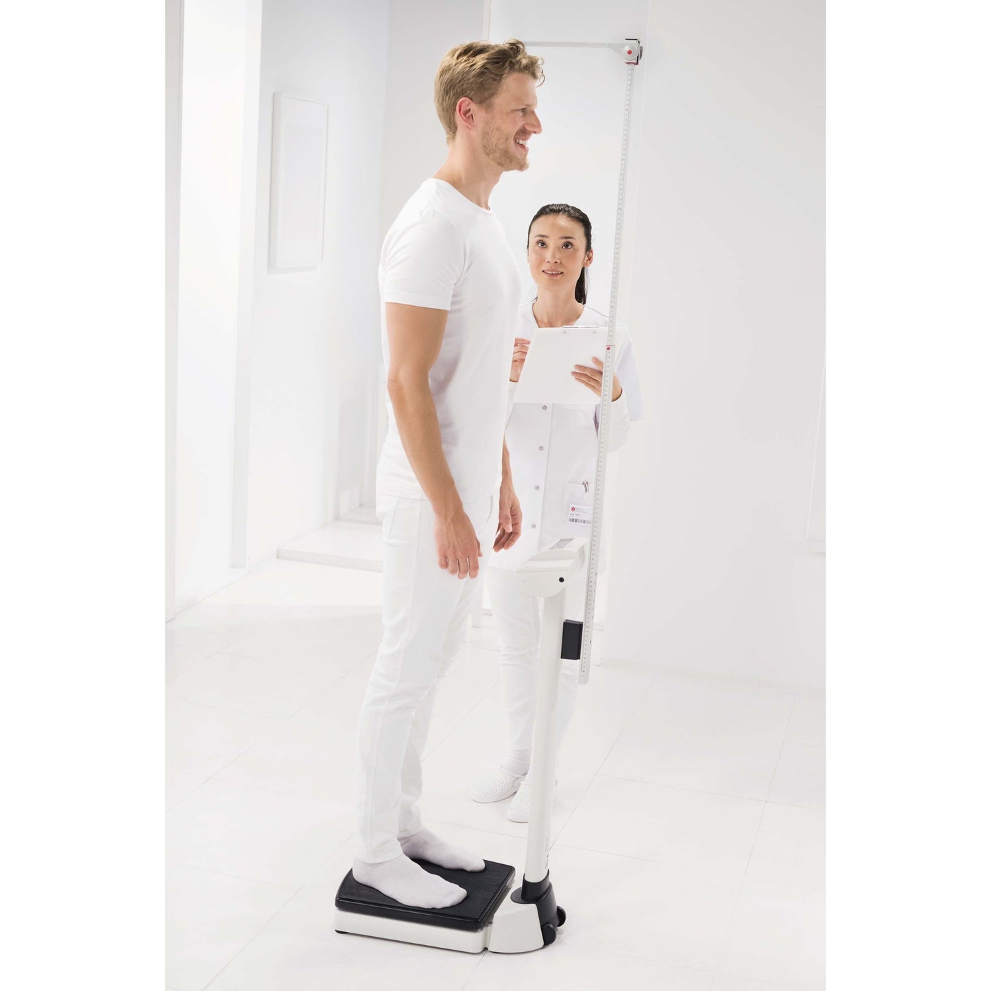 Antique White seca 704 - EMR-validated column scale with 300 kg capacity