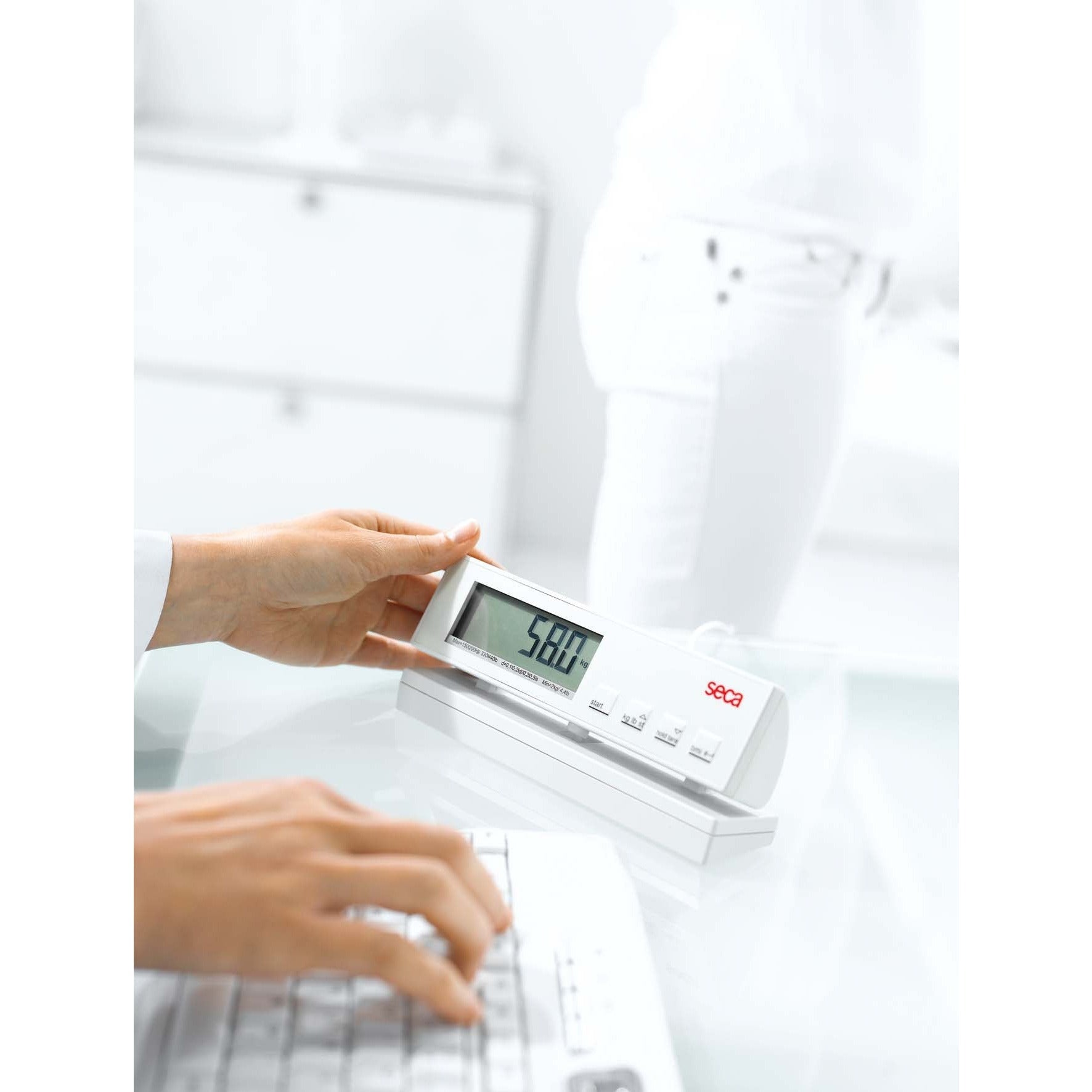 White Smoke seca - 869 Flat Scale with Cable Remote Display